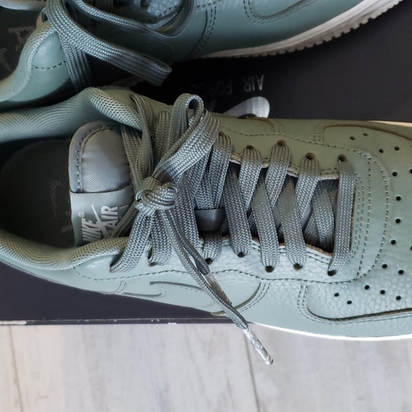 Nike Air Air Force 1 - Picture 4 of 11